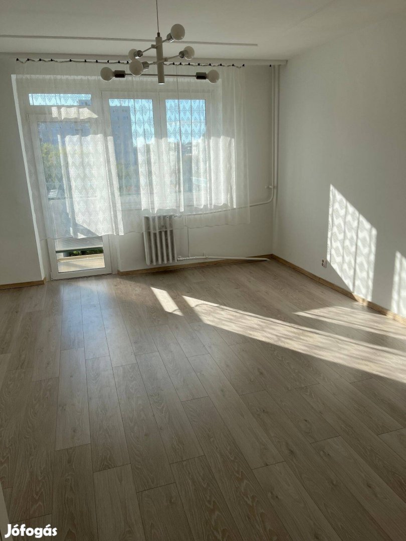 Felújított, Kiváló, 58m2 lakás eladó