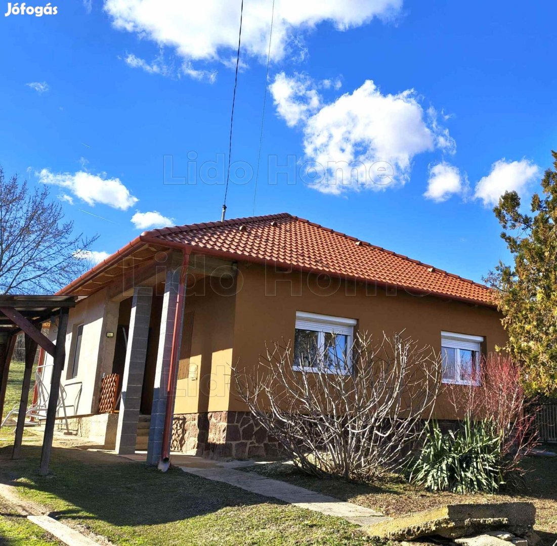 Felújított családi ház Kapolyon eladó