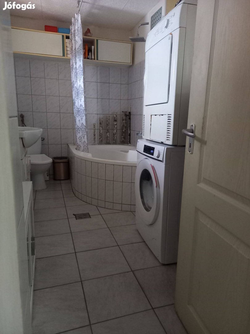 Felújított családi ház eladó!