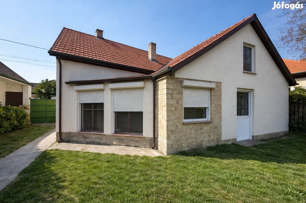 Felújított családi ingatlan Adonyban
