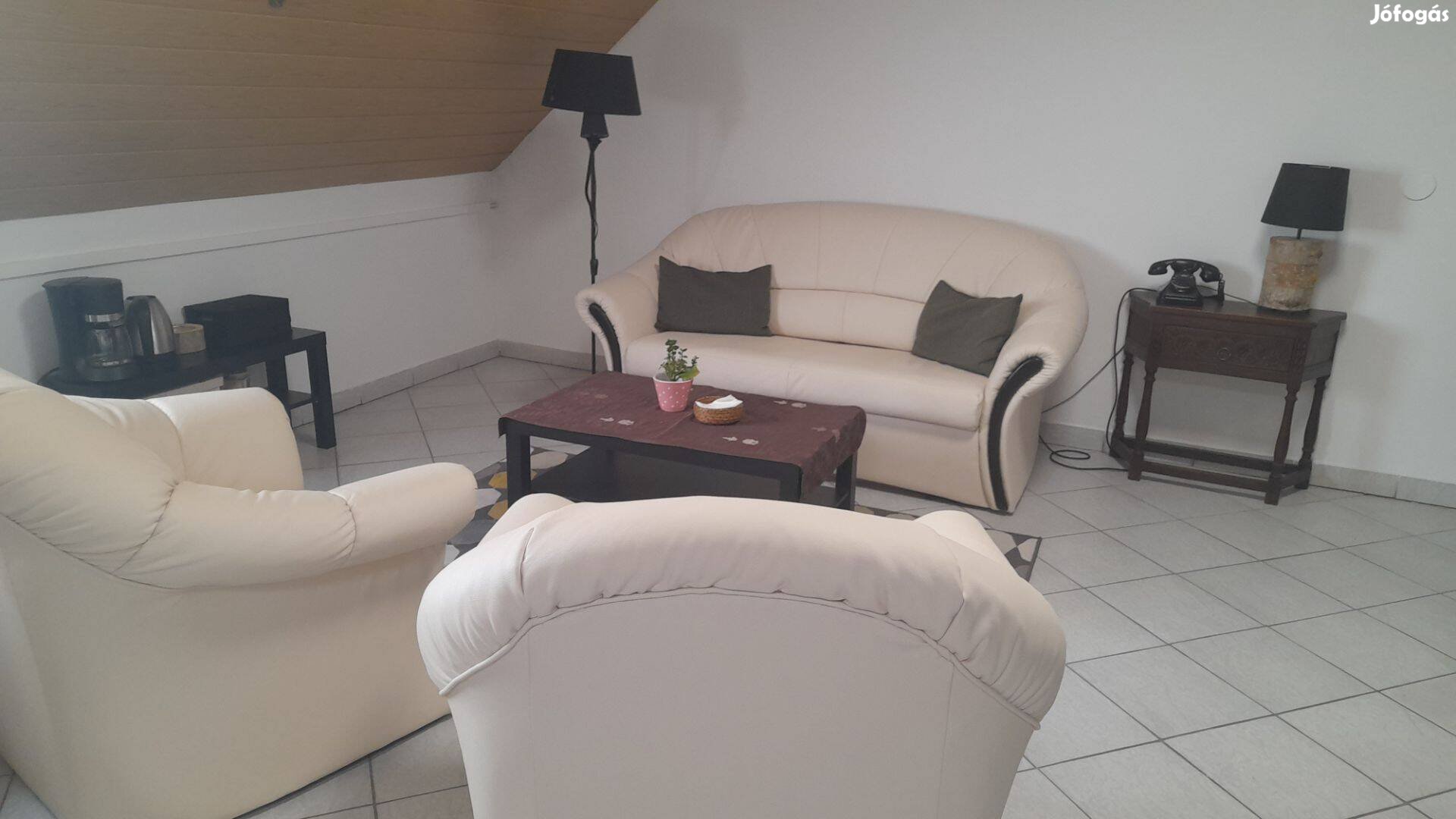 Felújított kanapé 2 fotellel eladó