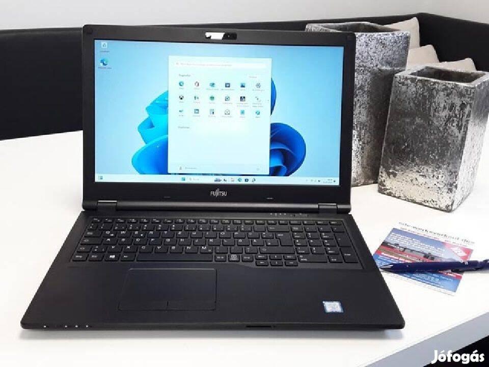 Felújított laptop: Fujitsu Lifebook E558 a Dr-PC-től