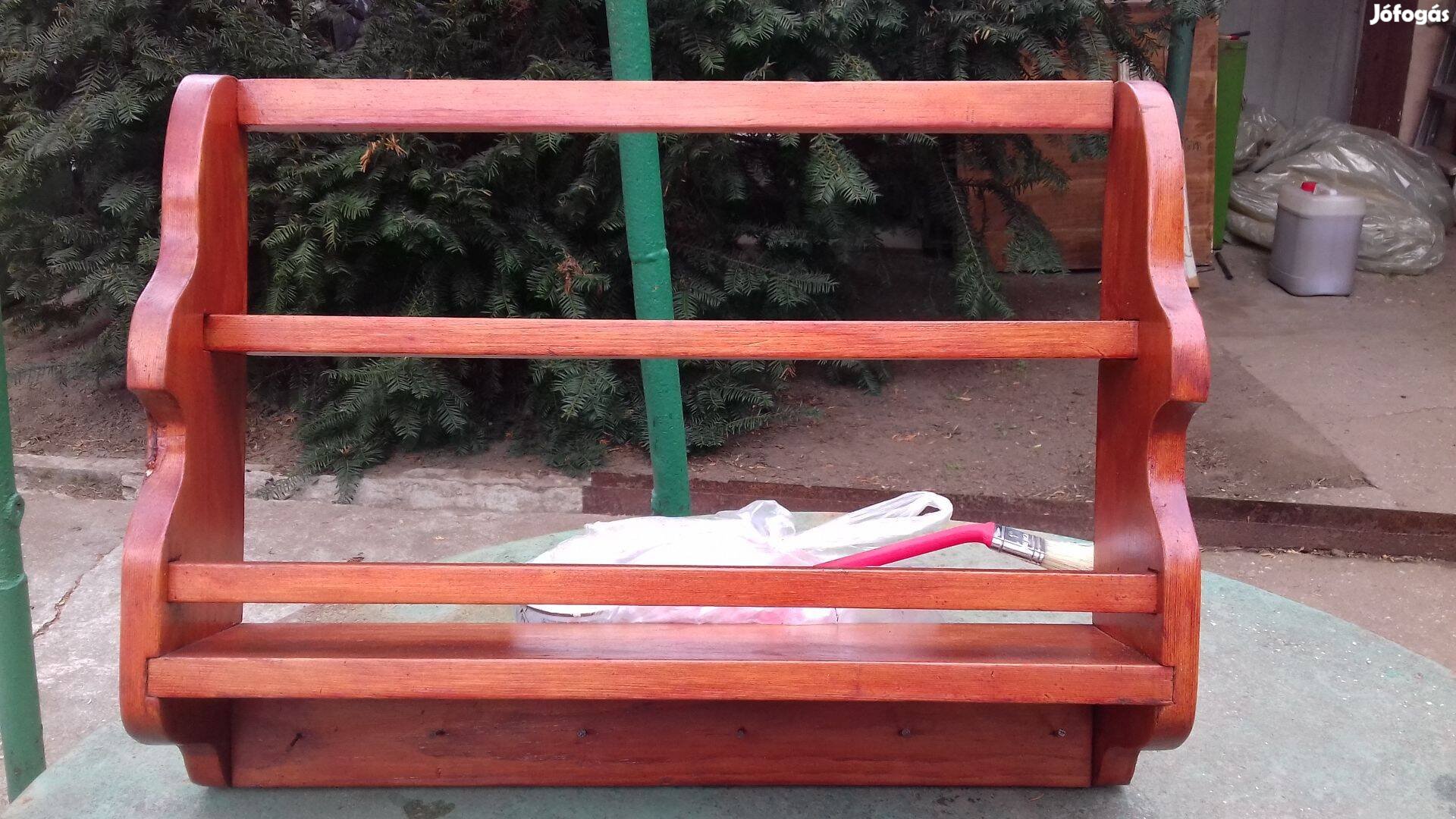 Felújított régi faragott fali polc téka
