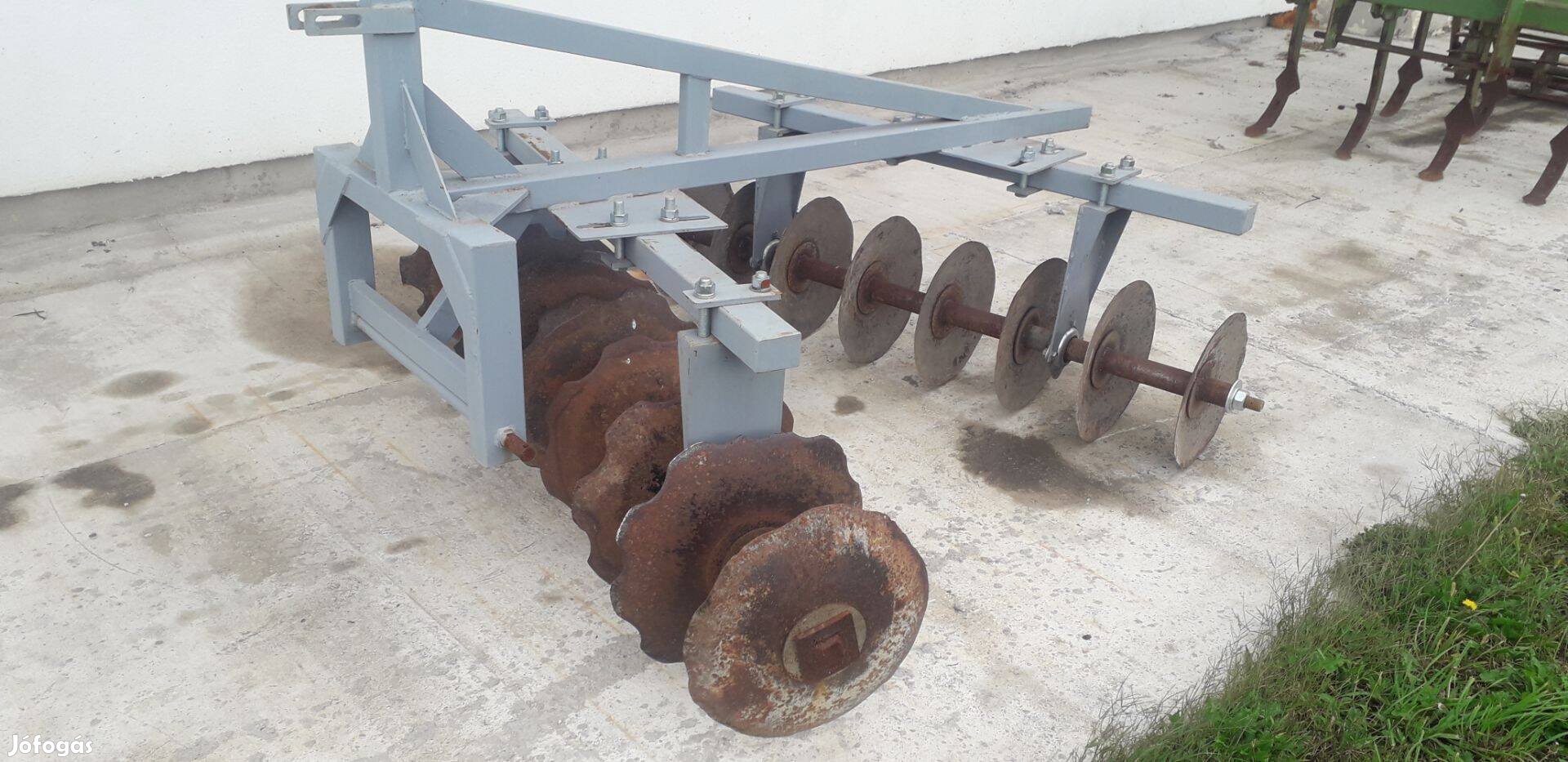 Felujitott tárcsa, szőlőbe, kissebb traktor után -200cm