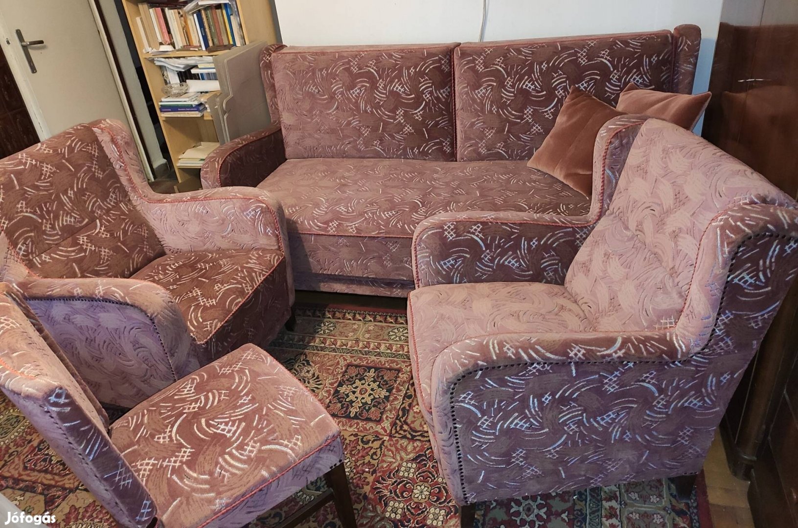 Felújított ülőgarnitúra (ágyazható kanapé, 2 fotel, 4 szék)