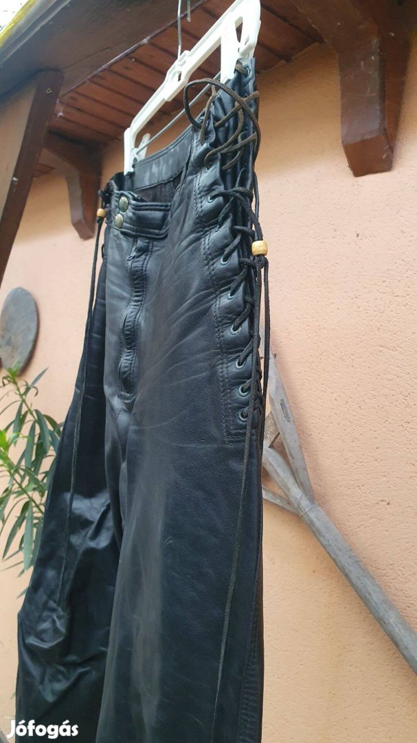 Felül fűzős bőr nadrág