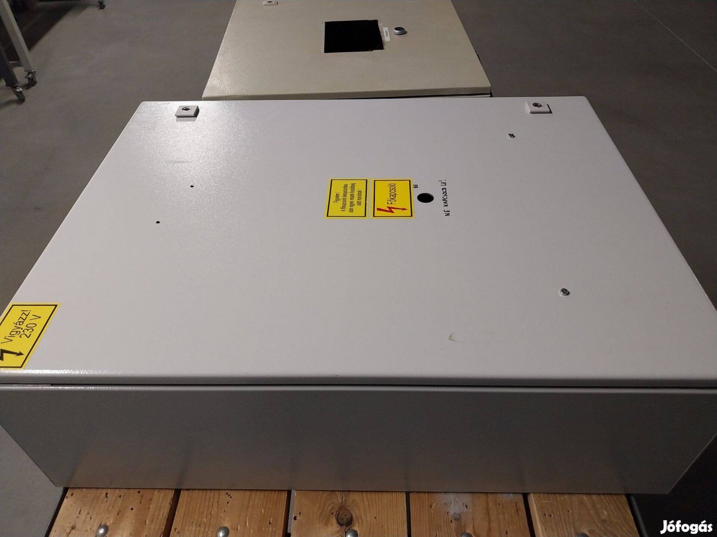 Fém elosztó kapcsolószekrény 600x800x250mm IP66