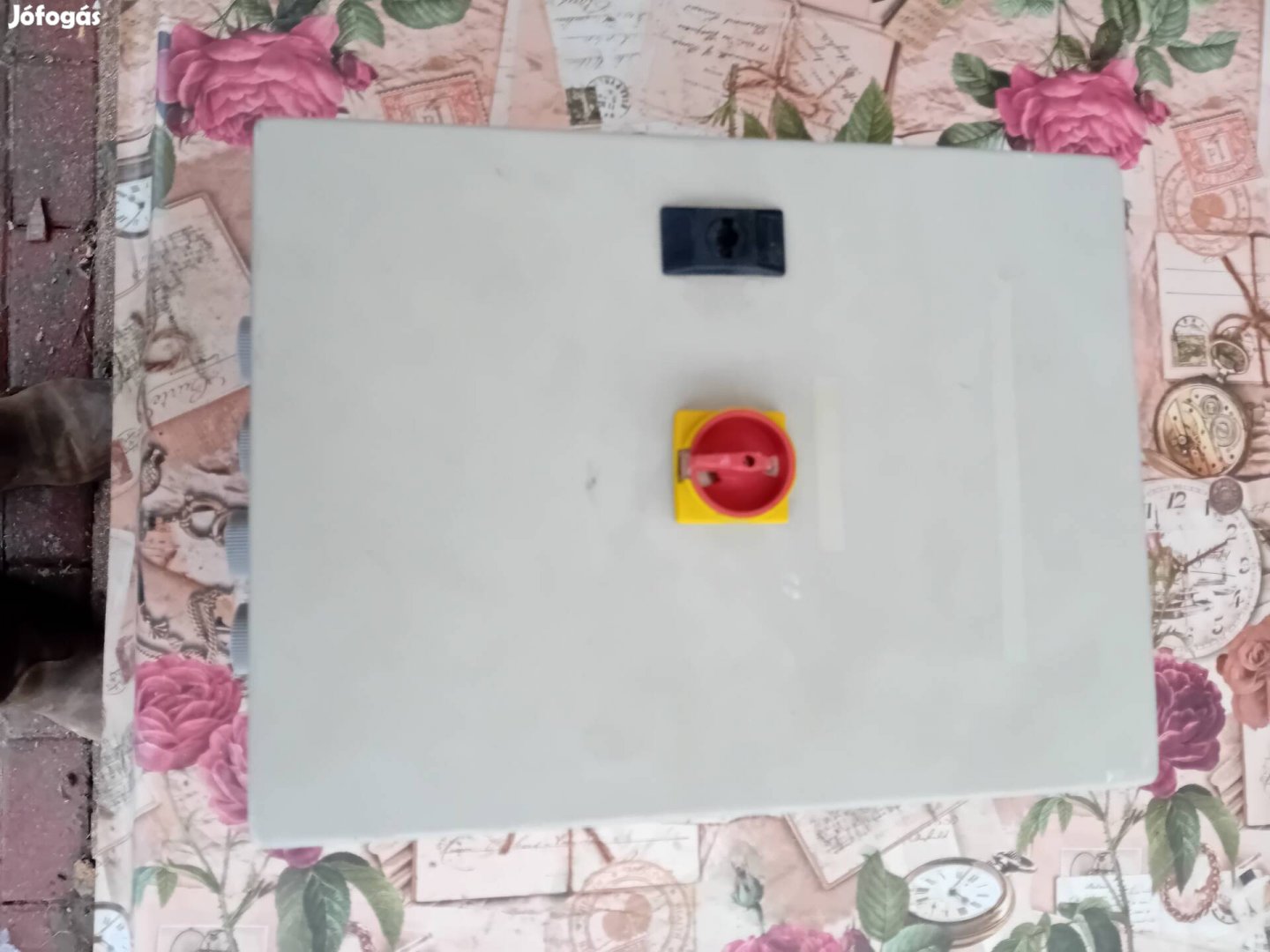 Fém elosztó szekrény