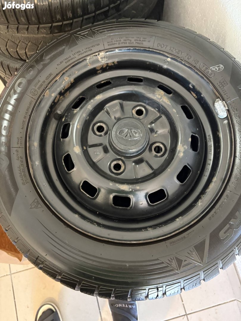 Fém felni új hankook gumikkal