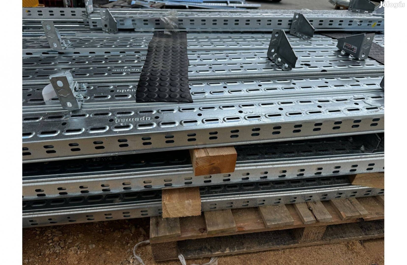 Fém kábeltálca - 60x100x3000 mm
