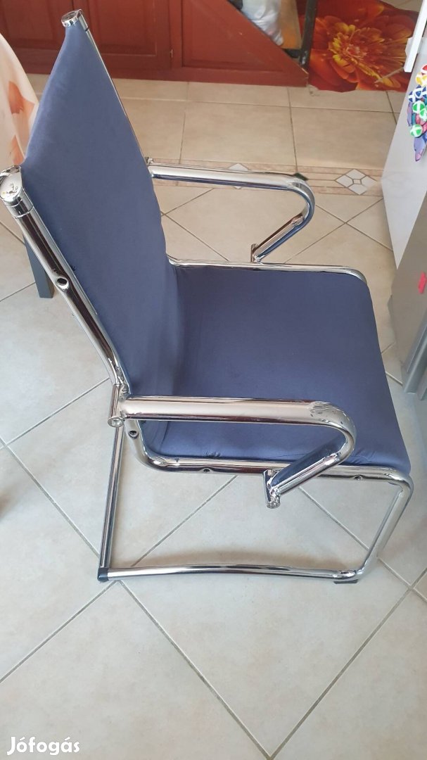 Fém karfás irodai szék