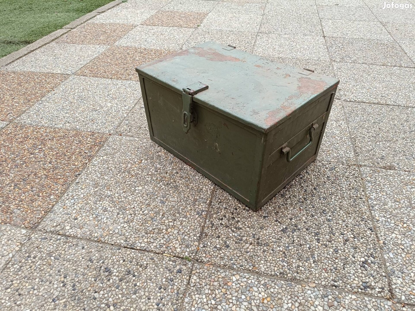 Fém katonai láda méretek a fotókon