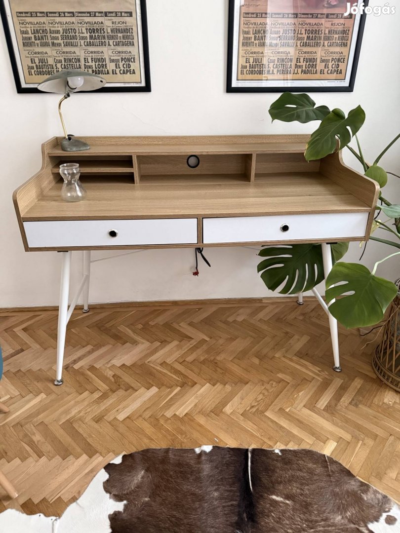 Fém lábú íróasztal