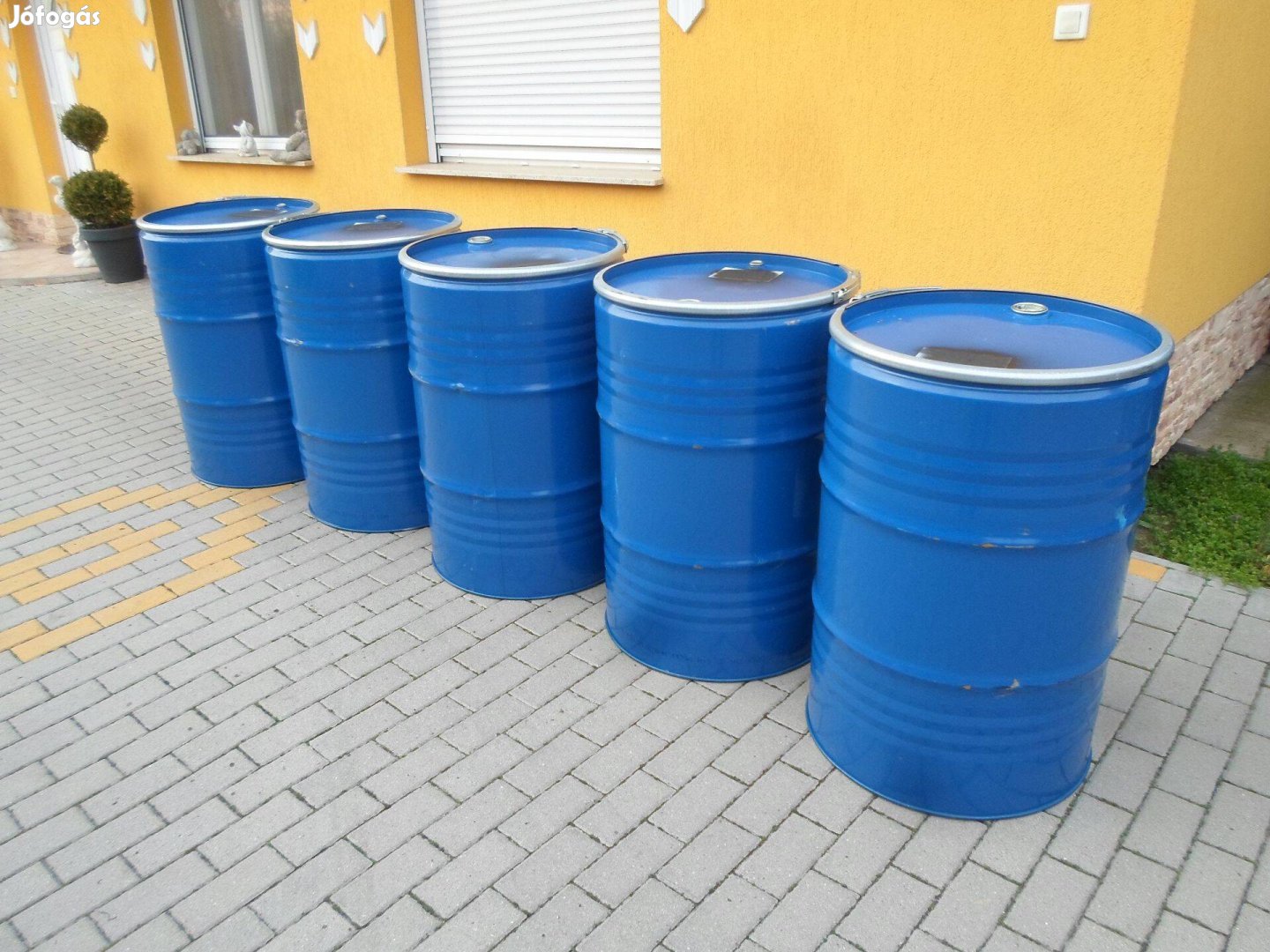 Fém lemez hordó csatos fedéllel,újszerű állapotban