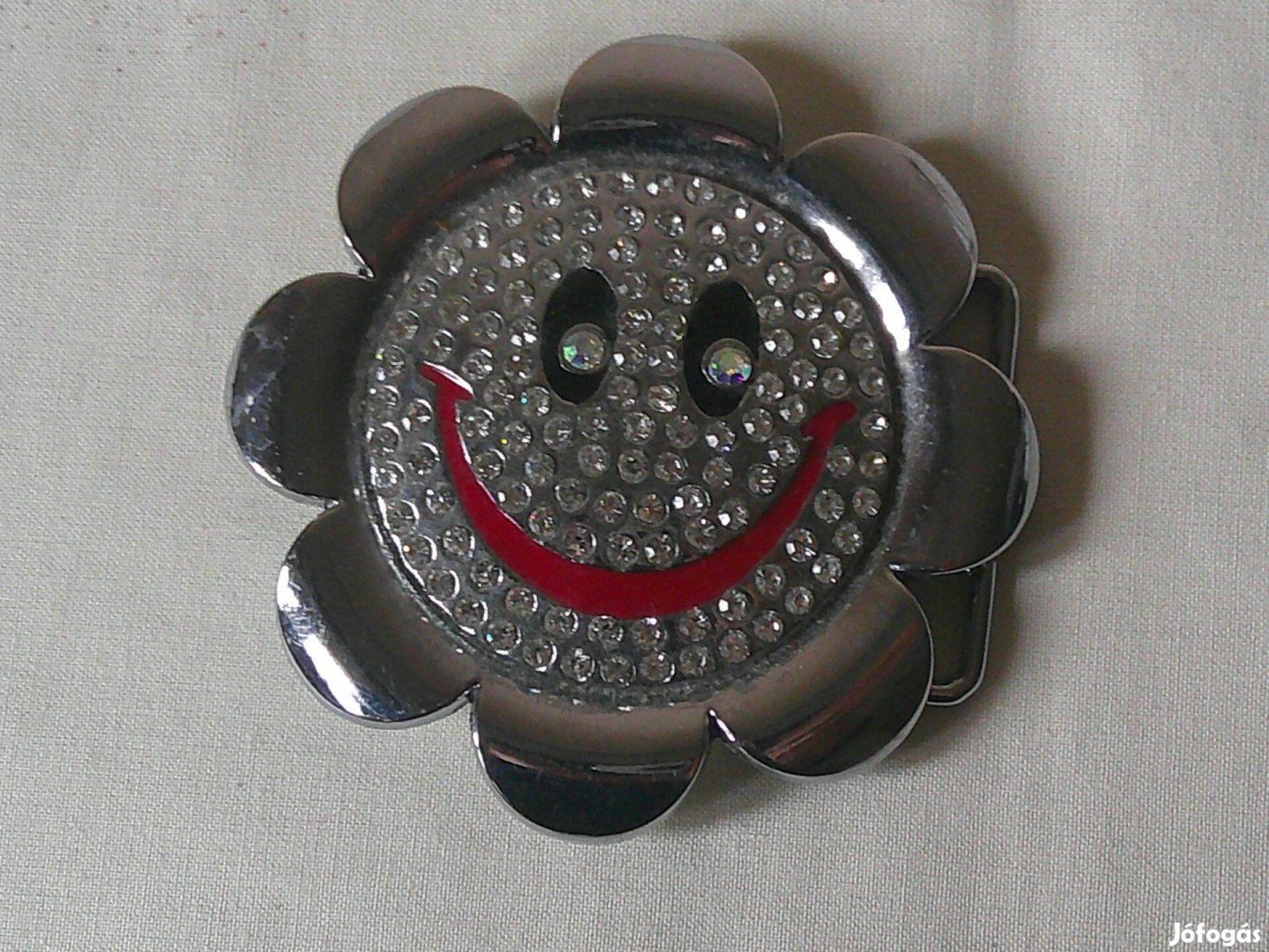 Fém mosolygó virág, övcsat