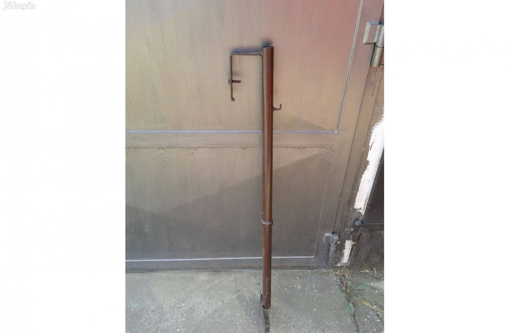 Fém napernyőtartó erkélykorlátra akasztható