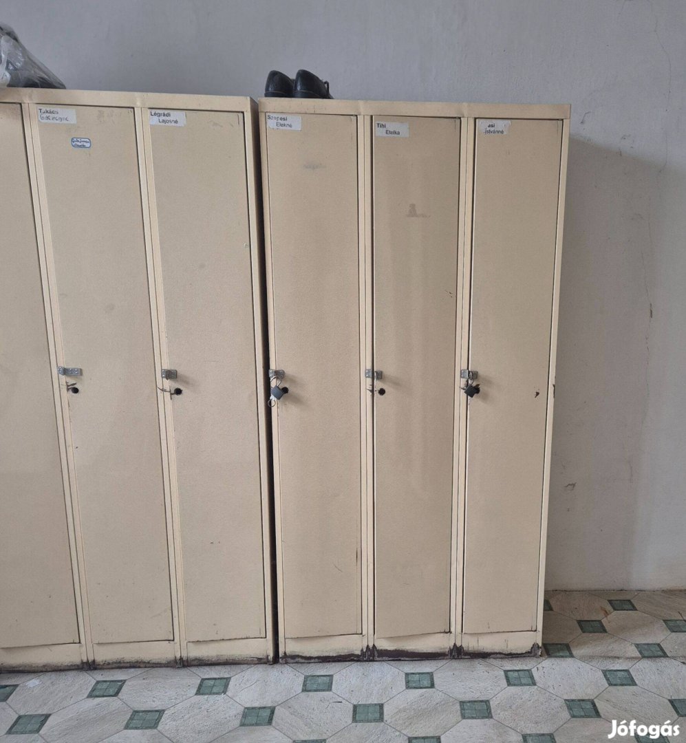 Fém öltözőszekrény