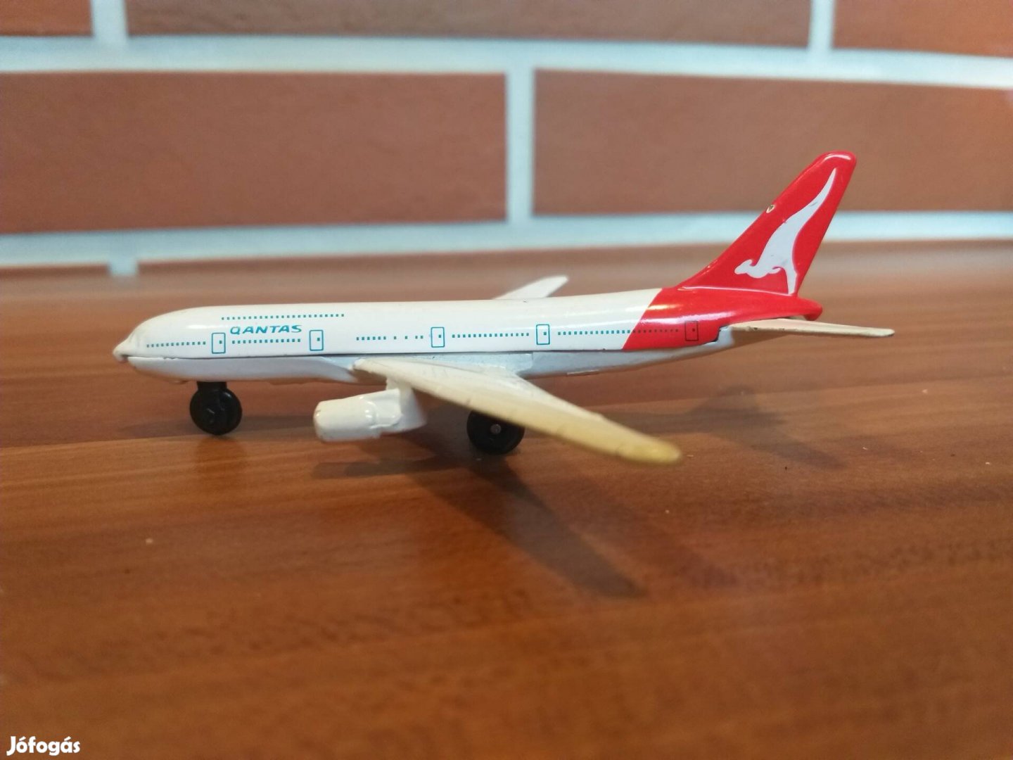 Fém repülő modell, ausztrál Quantas légitársaság festéssel