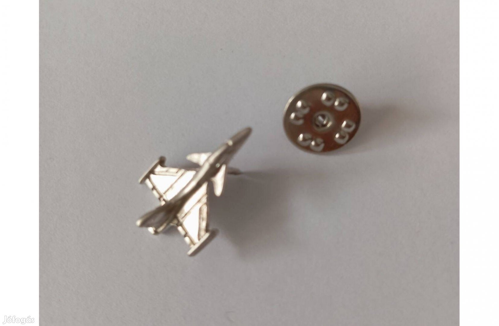 Fém repülős kitűző, jelvény