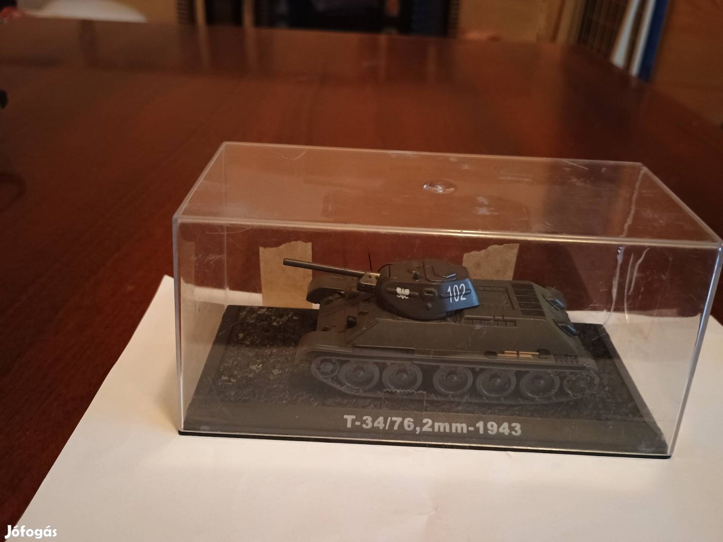 Fém tank modell 