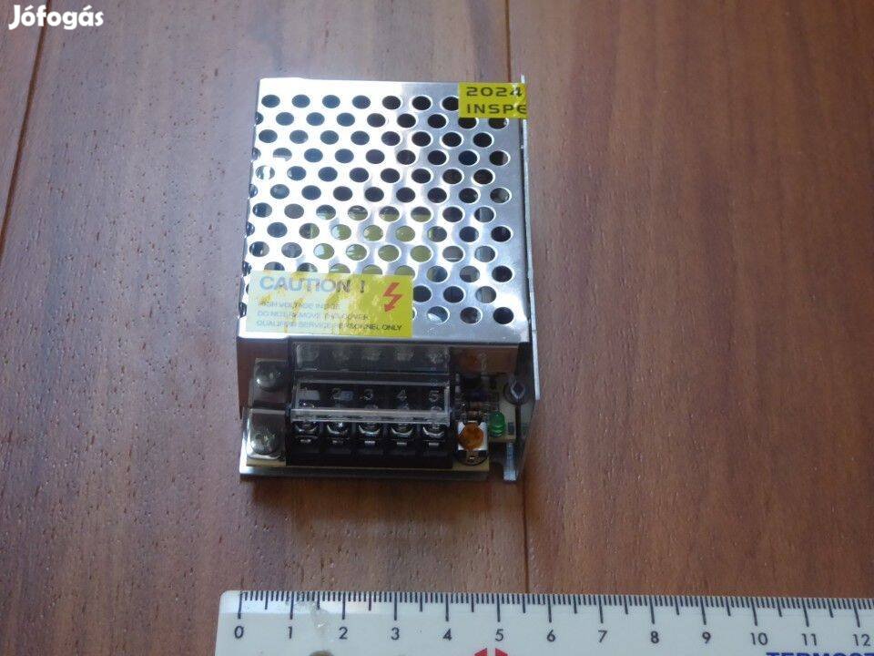 Fémházas földelt hálózati táp 12 V 5 A (új)