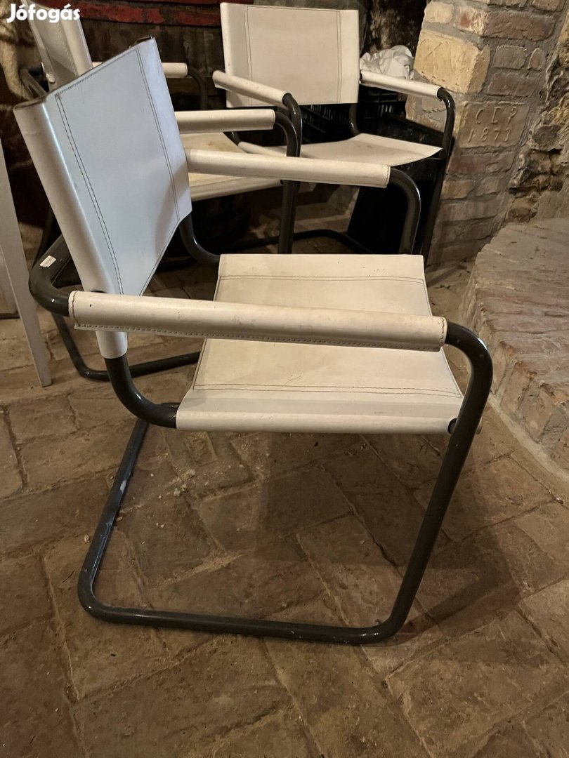 Fémvázas bőrszékek