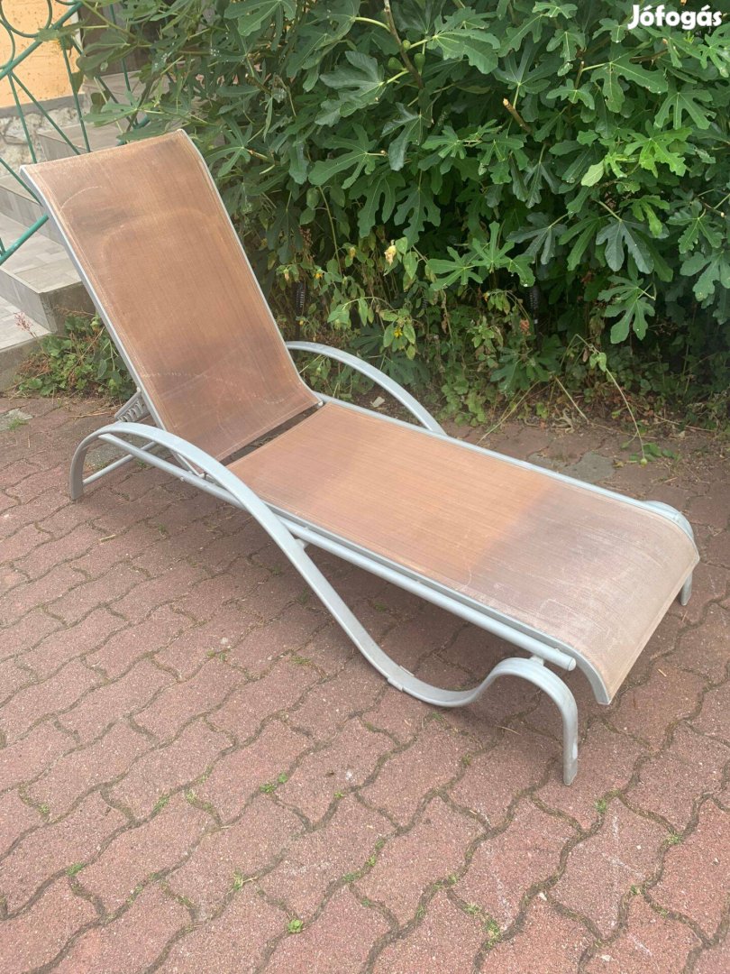 Fémvázas napozóágy