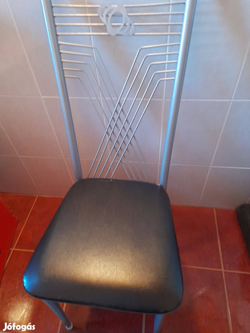 Fémvázas szék