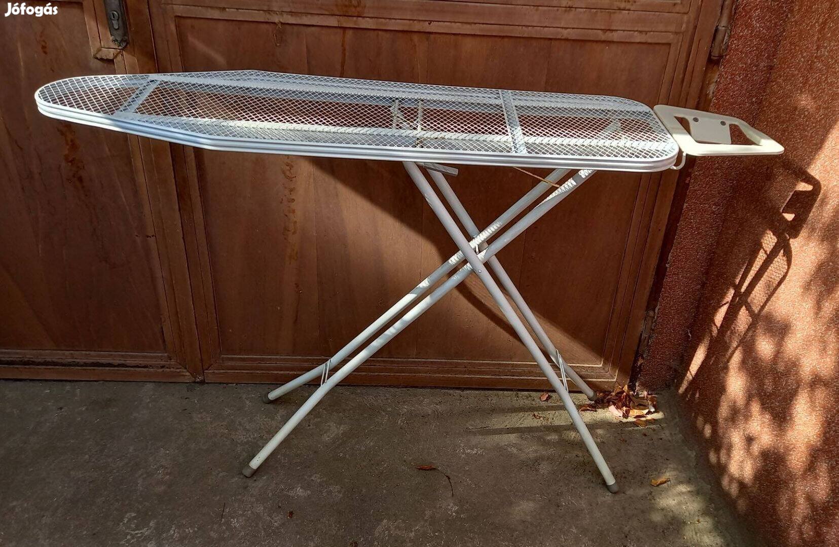 Fémvázas vasalóállvány