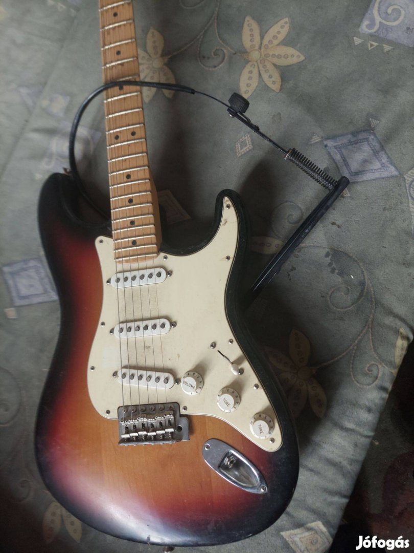 Fender Stratocaster Gitar elado