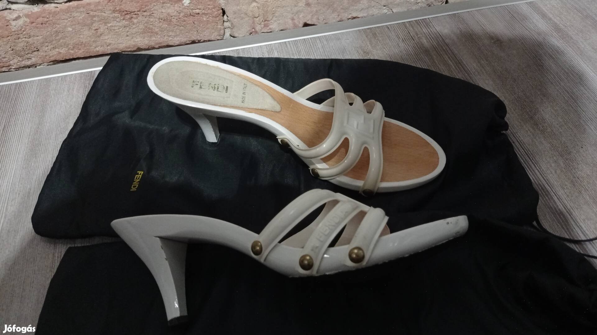 Fendi garantáltan eredeti olasz designer fehér női cipő papucs
