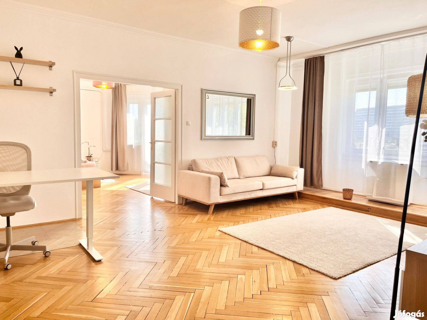 Fényárban úszó, nagypolgári 72nm-es lakás az Etele térnél