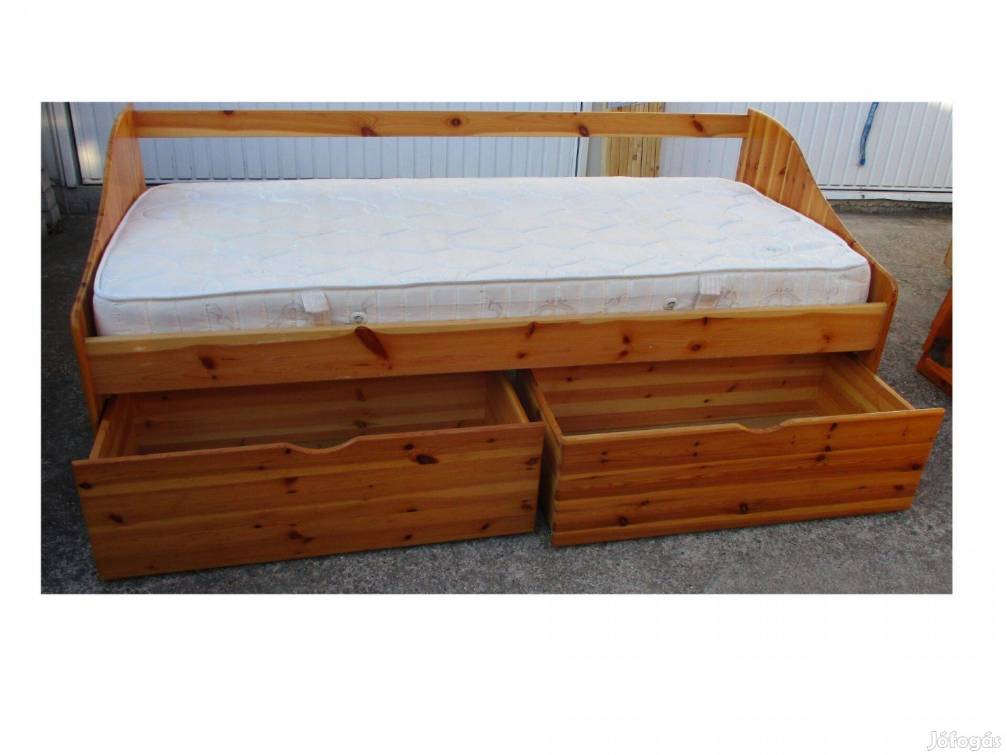 Fenyő ágy ágyneműtartóval matraccal 90x200cm