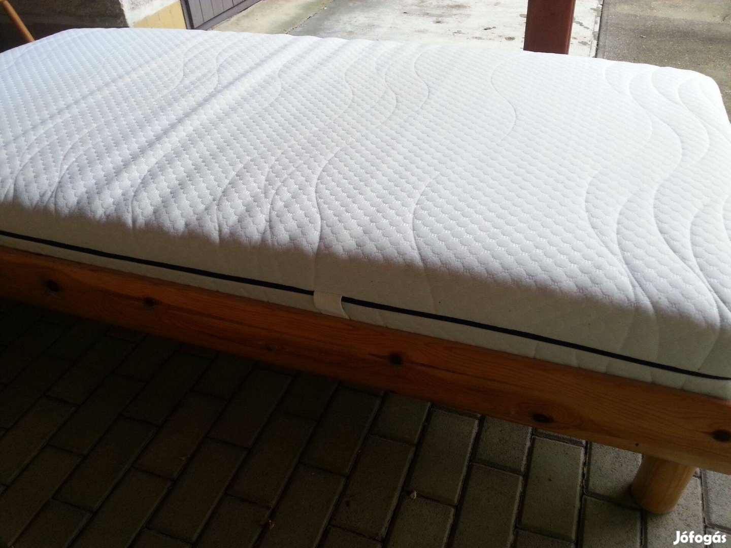 Fenyő ágy matrac nélkül eladó