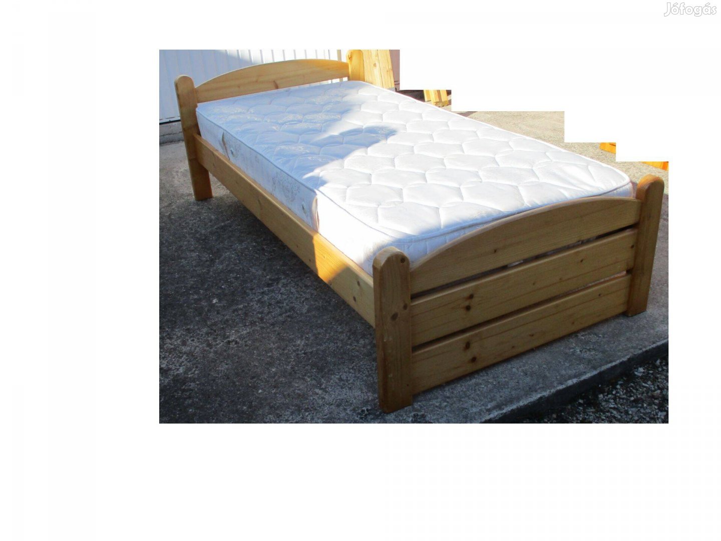 Fenyő ágy matraccal 90x200cm