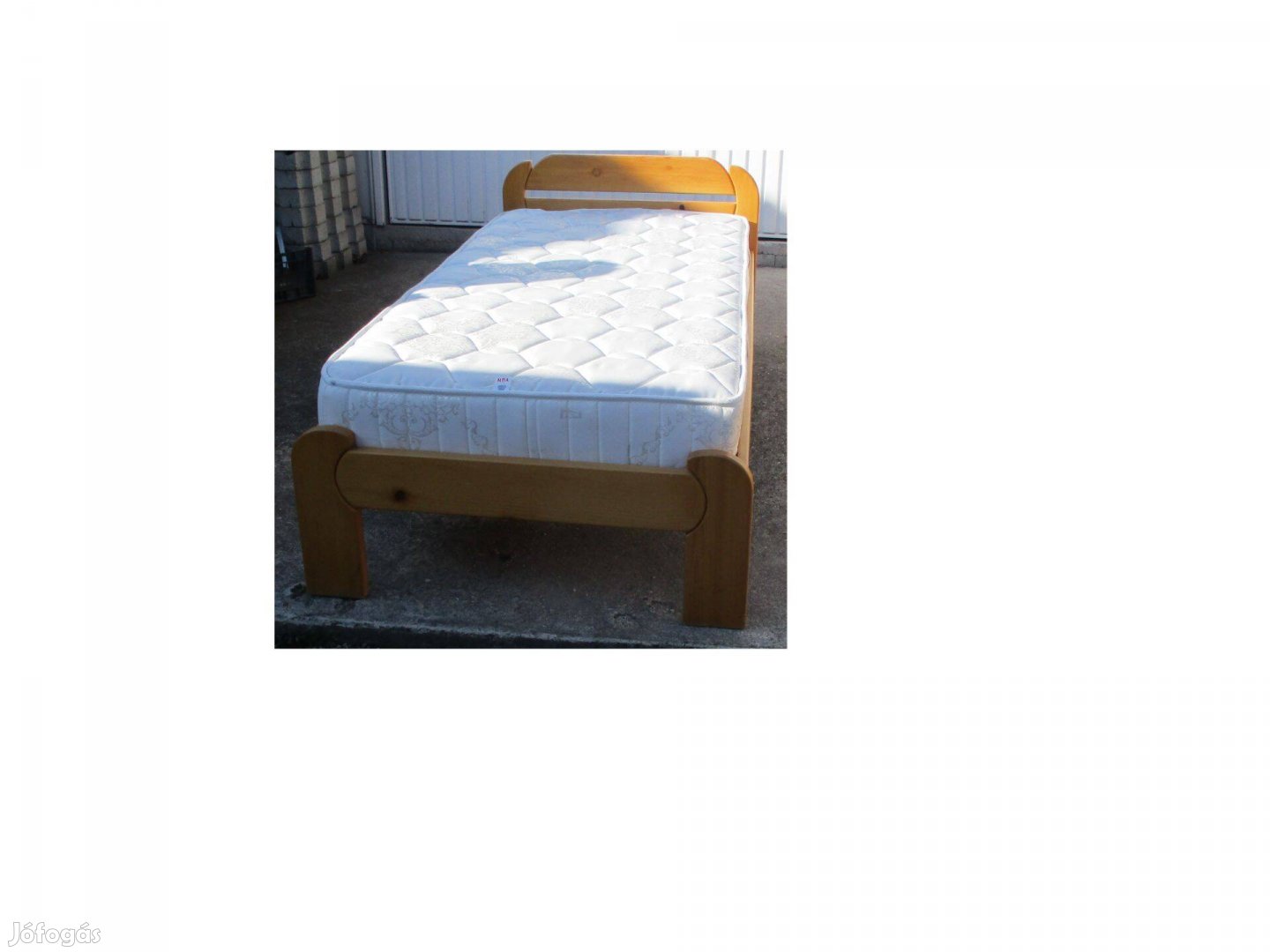 Fenyő ágy matraccal 90x200cm
