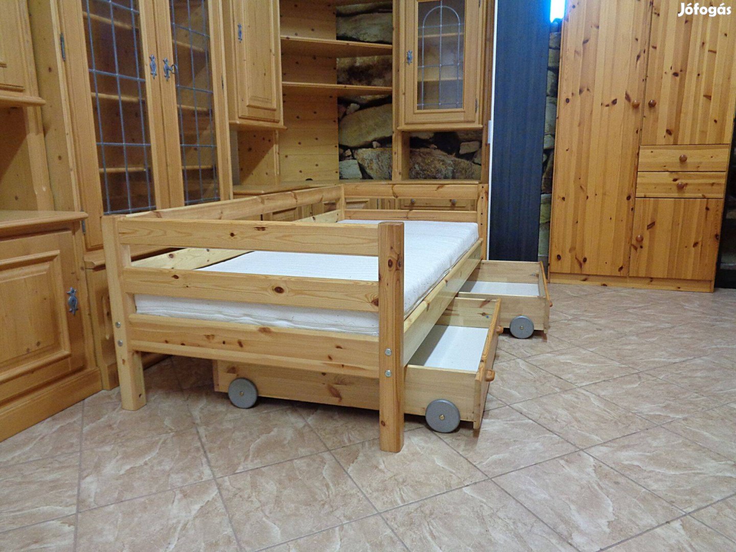 Fenyő flexa ágy ágyneműtartóval 90x200