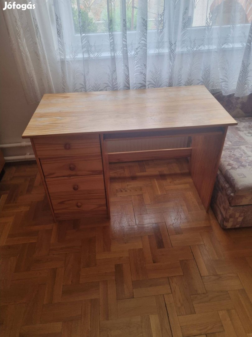 Fenyő íróasztal