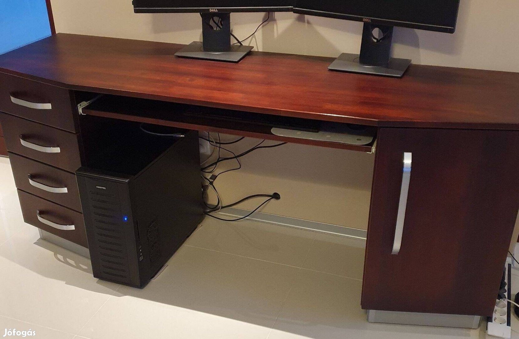 Fenyő íróasztal, fa számítógépasztal