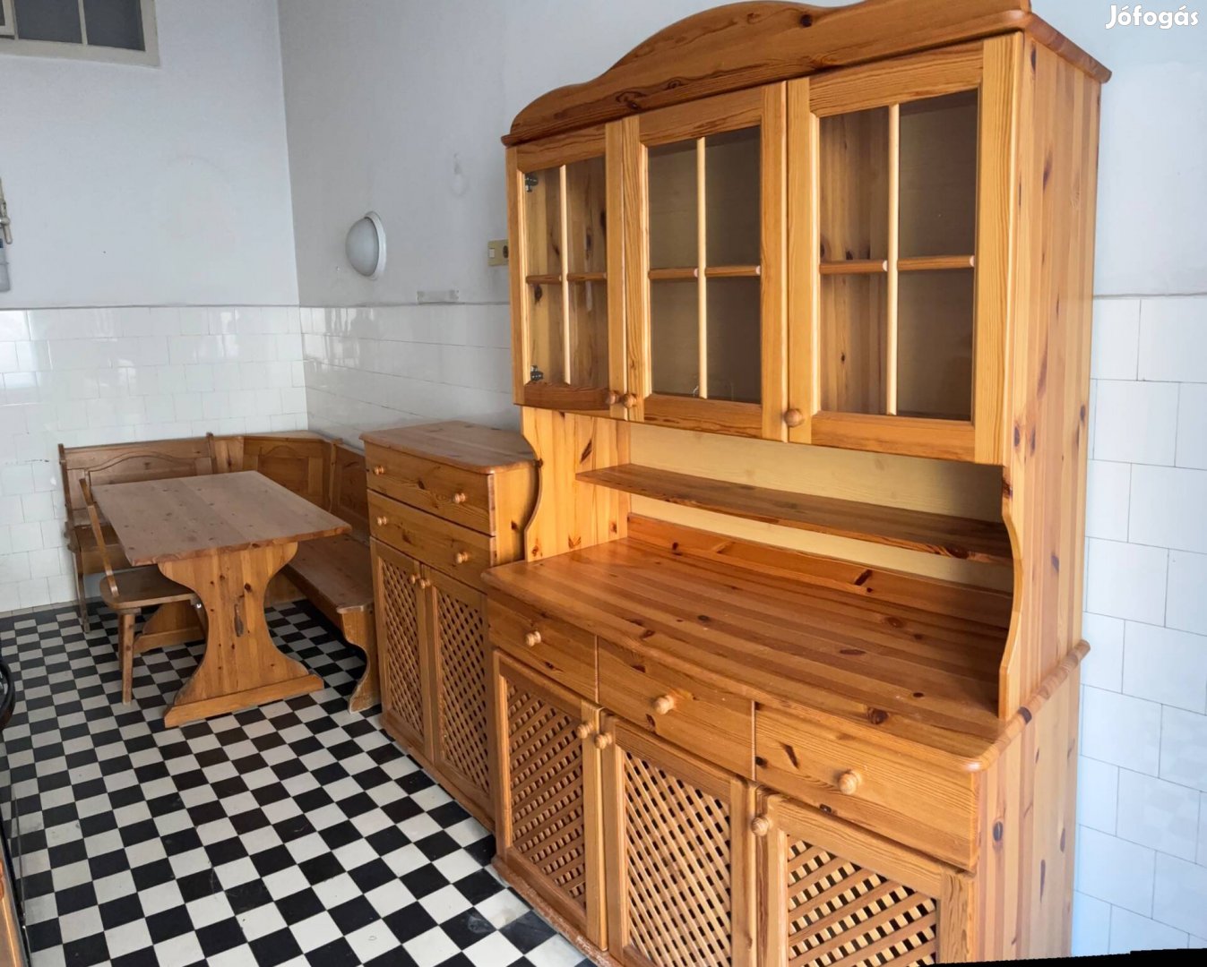 Fenyő konyhabútor, 5 részes, szekrénnyel, komóddal,