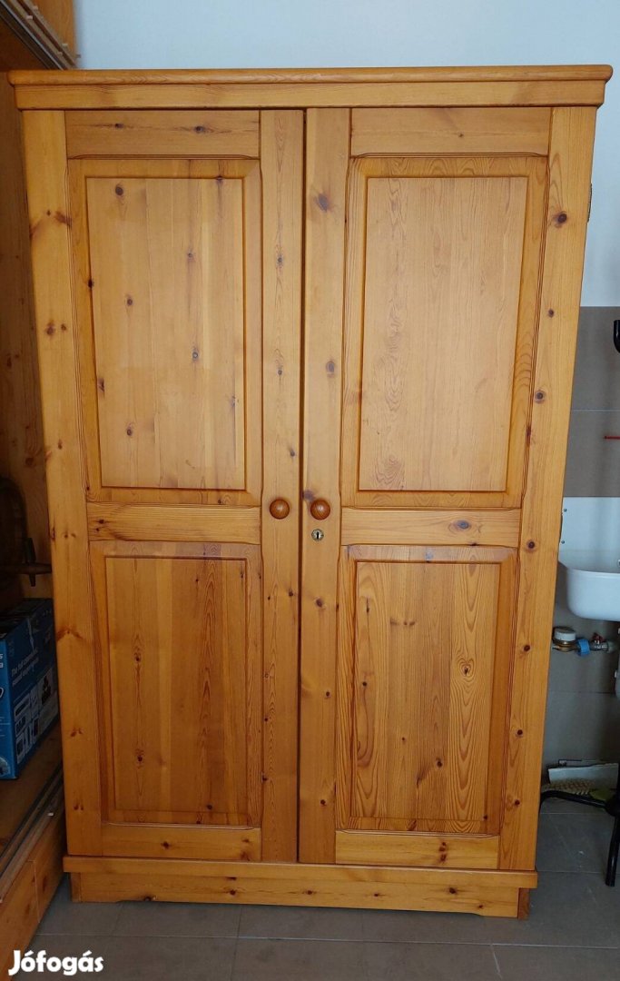 Fenyő szekrény