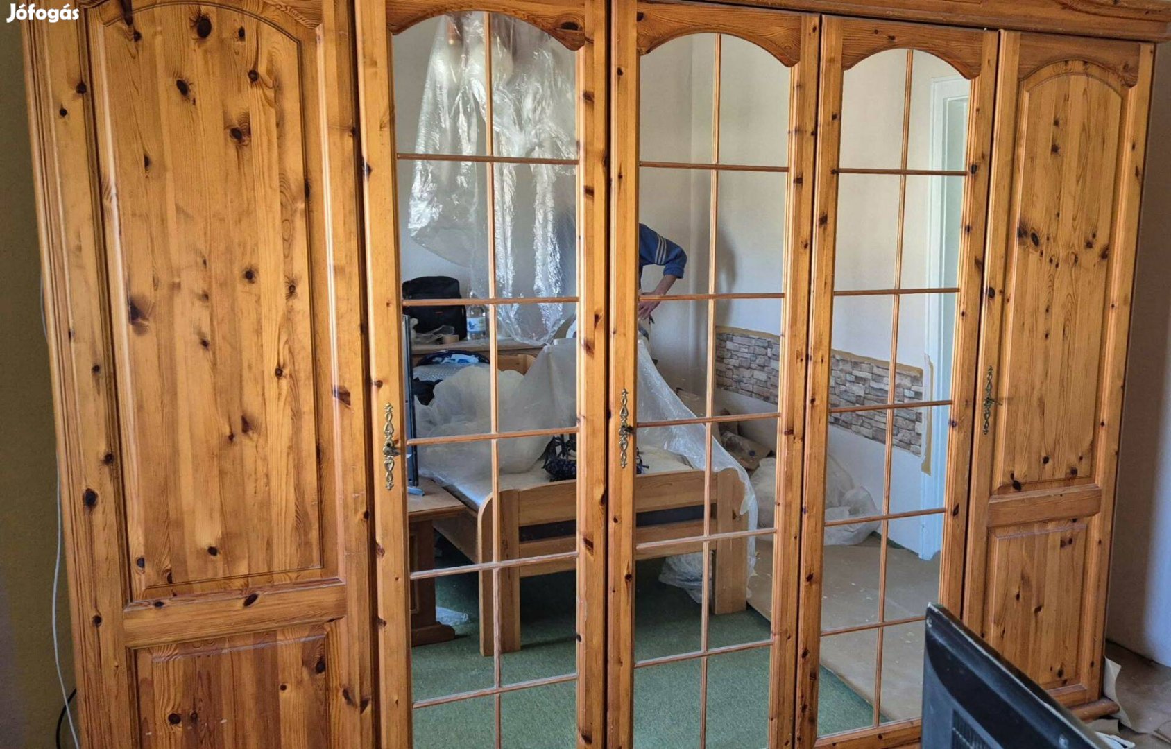 Fenyő szekrénysor 95.000,-Ft 5 ajtós