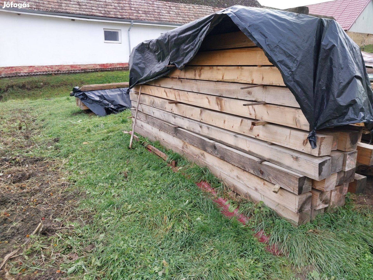 Fenyő tető gerenda fűrészárú