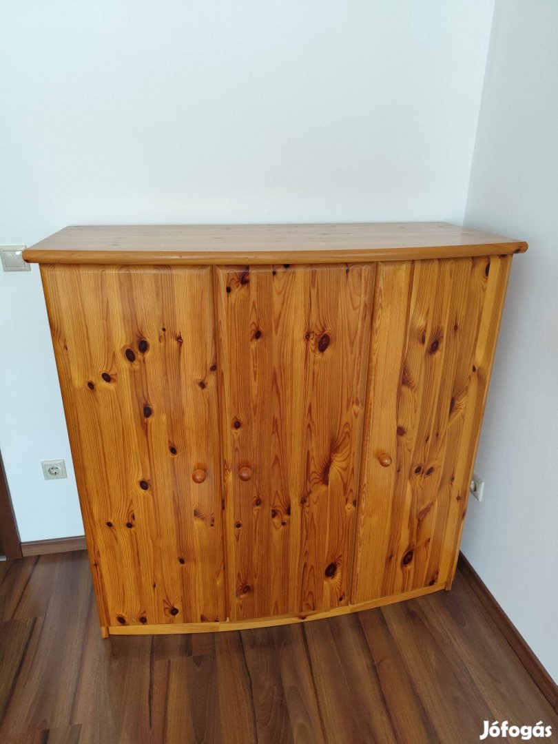 Fenyőbútorok