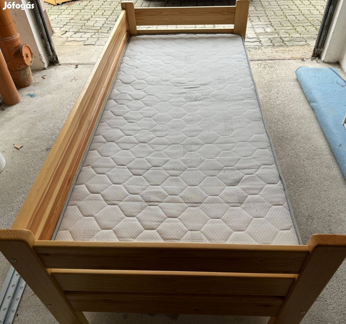 Fenyőfa ágy (Szigedi bútor), matraccal, ágyneműtartóval