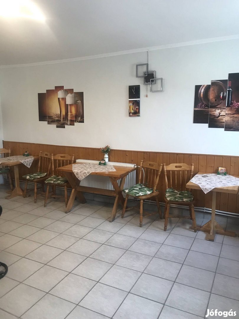 Fenyőfa asztalok,székek