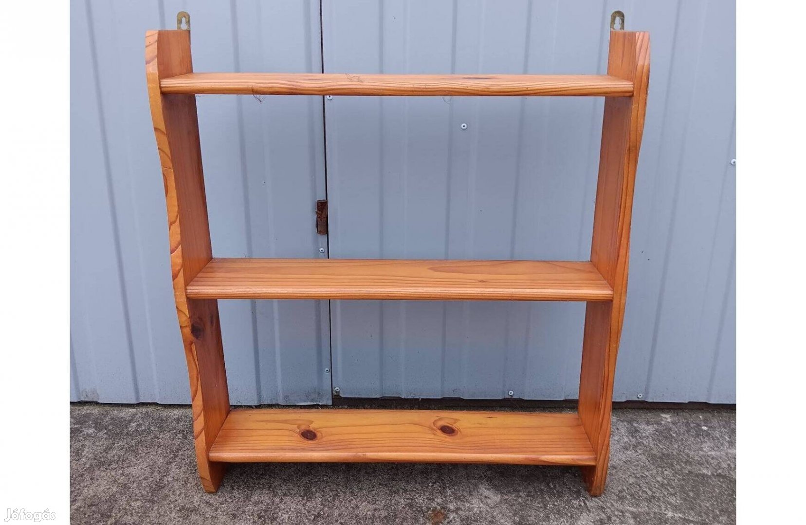 Fenyőfa fali polc sze63cm x ma71cm x me14cm, akasztóval