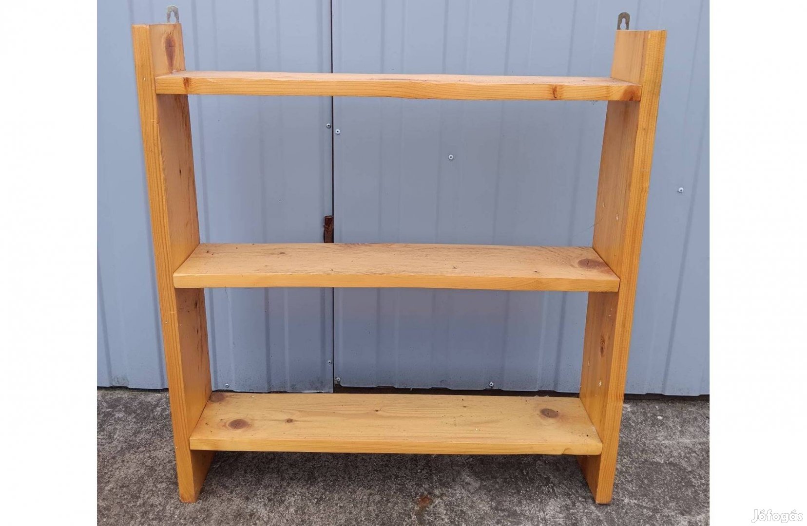 Fenyőfa falipolc 75 x 80 x 15, akasztóval
