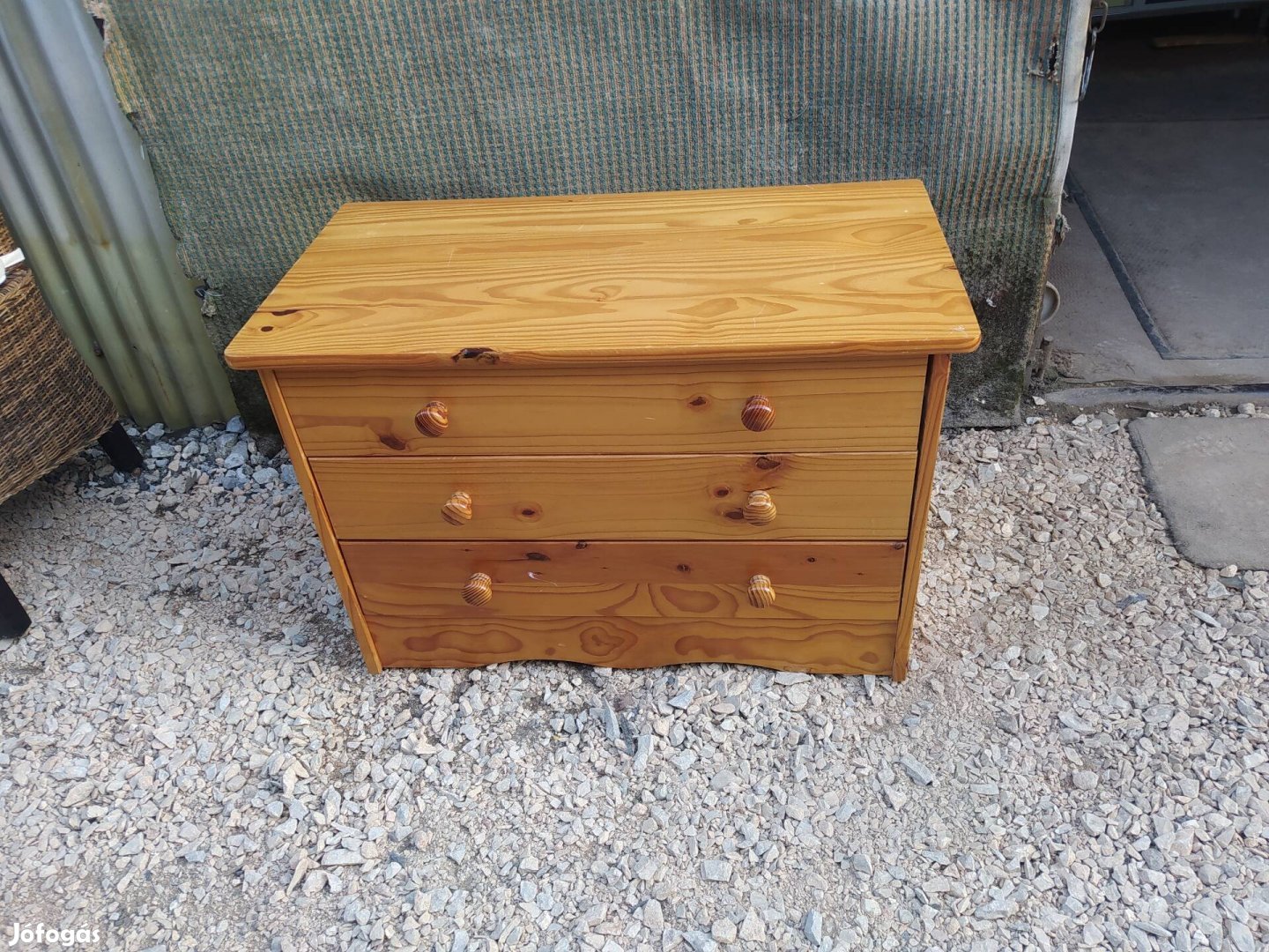 Fenyöfa fiókos komód