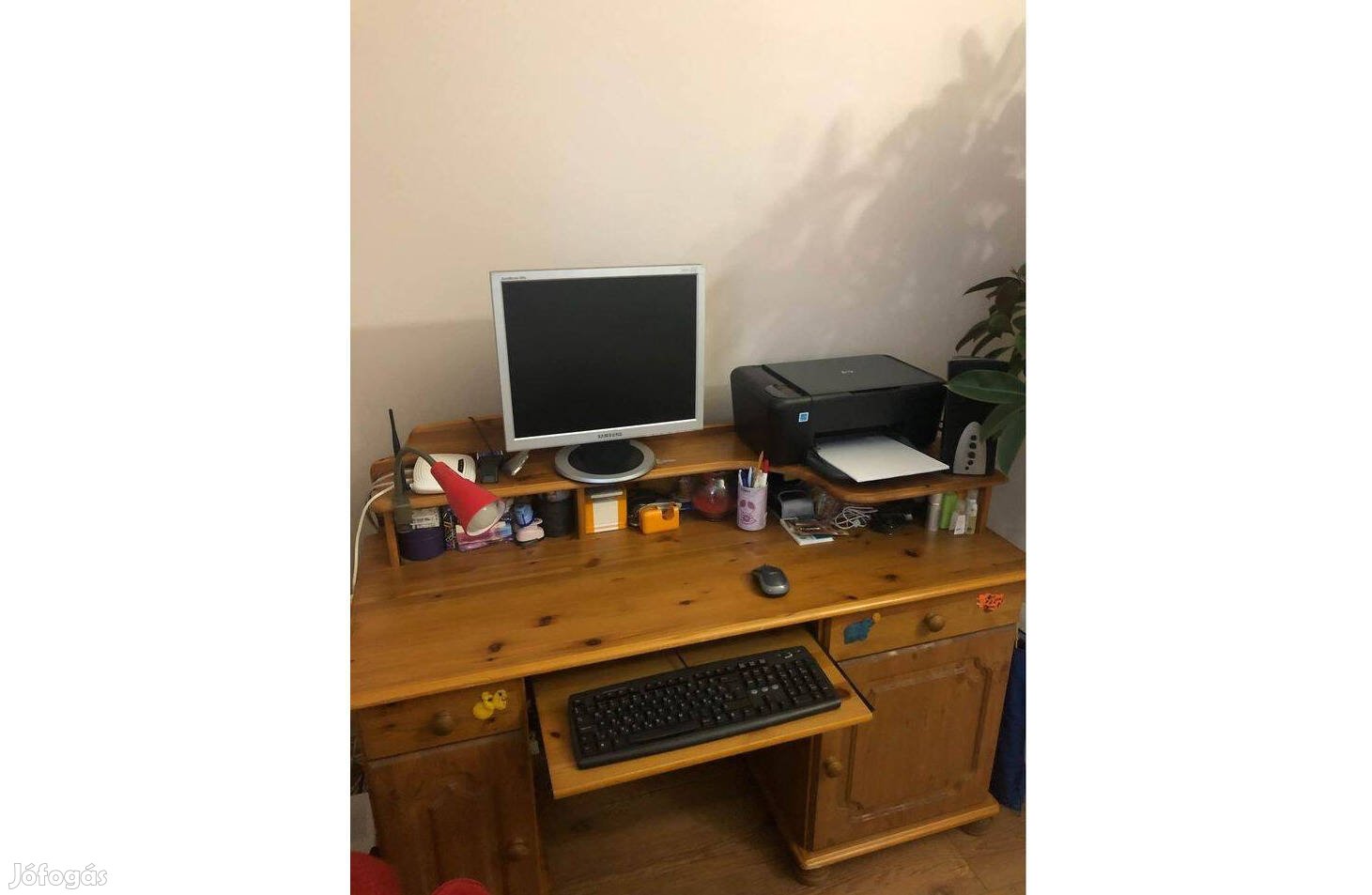 Fenyőfa íróasztal, számítógépasztal